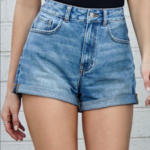 Bullhead Mom Shorts